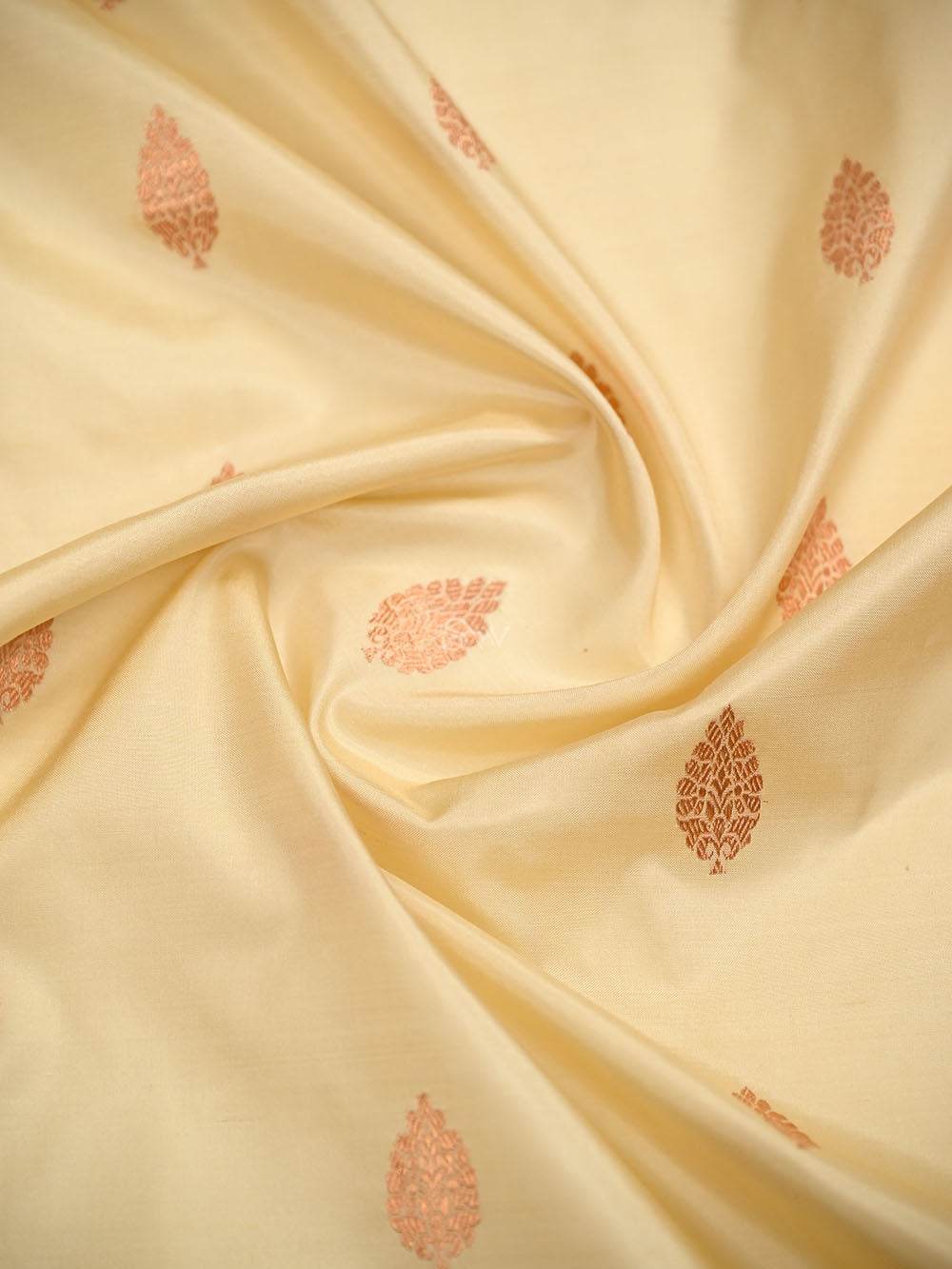 Cream Boota Katan Silk Handloom Banarasi Saree