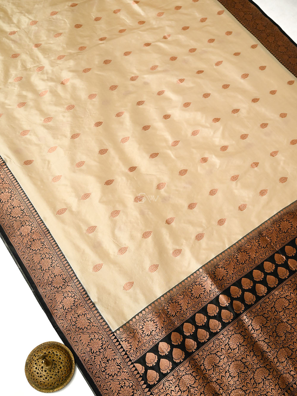 Cream Boota Katan Silk Handloom Banarasi Saree