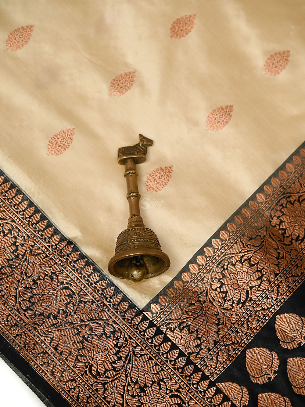 Cream Boota Katan Silk Handloom Banarasi Saree