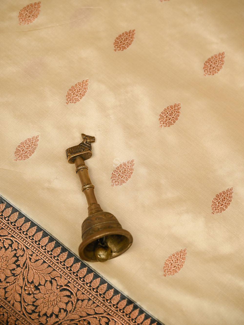 Cream Boota Katan Silk Handloom Banarasi Saree