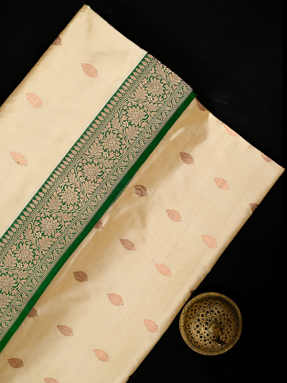 Cream Boota Katan Silk Handloom Banarasi Saree