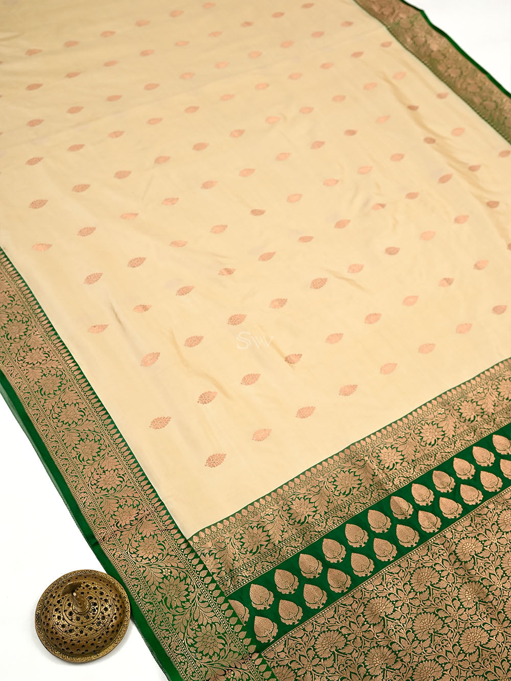Cream Boota Katan Silk Handloom Banarasi Saree