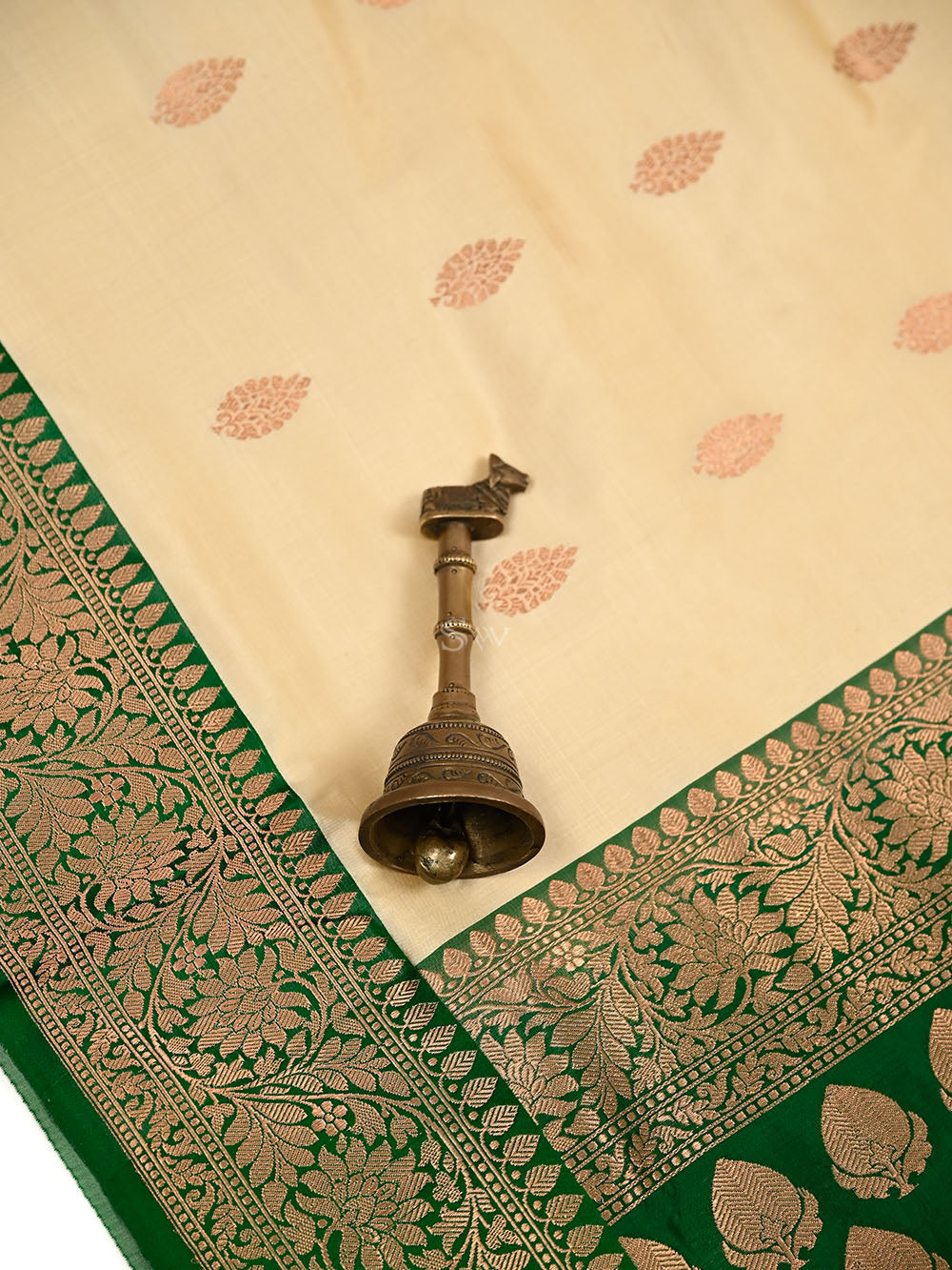 Cream Boota Katan Silk Handloom Banarasi Saree