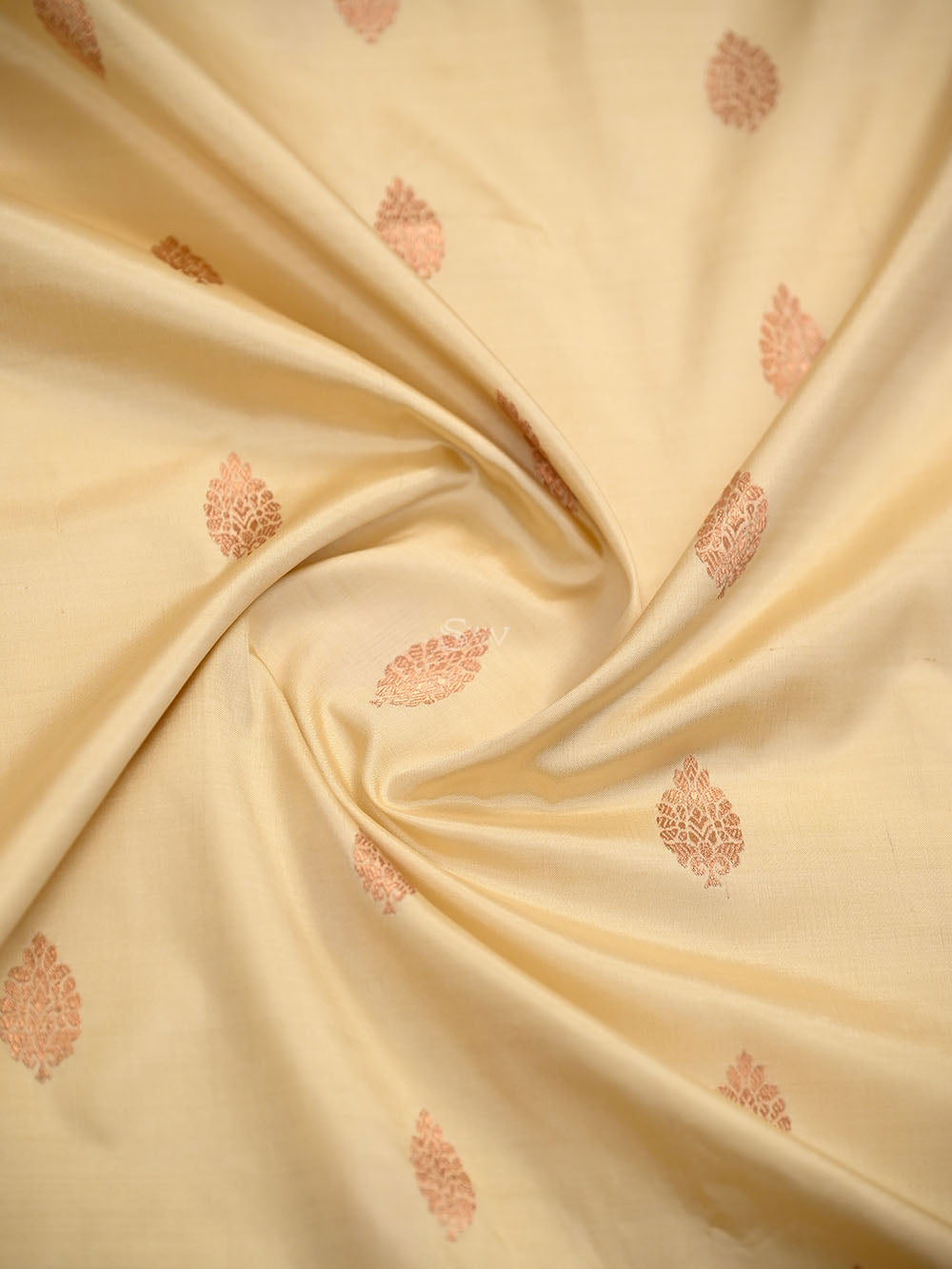Cream Boota Katan Silk Handloom Banarasi Saree