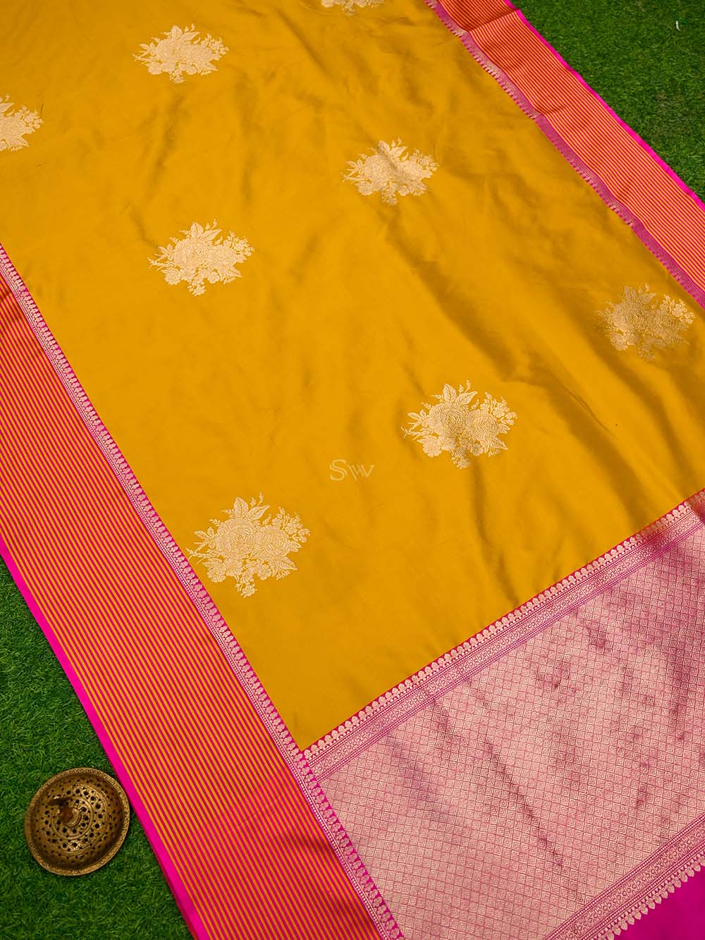 Yellow Boota Pure Silk Handloom Banarasi Saree