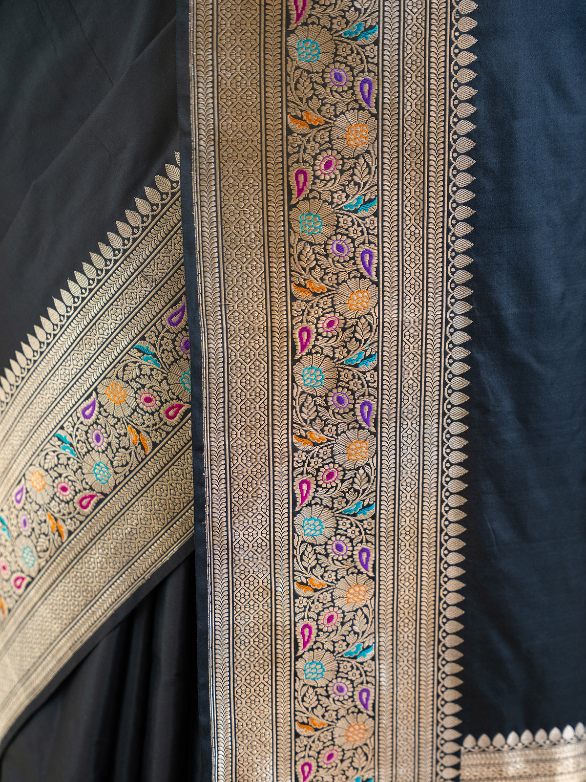 Black Plain Meenakari Katan Silk Handloom Banarasi Saree - Sacred Weaves