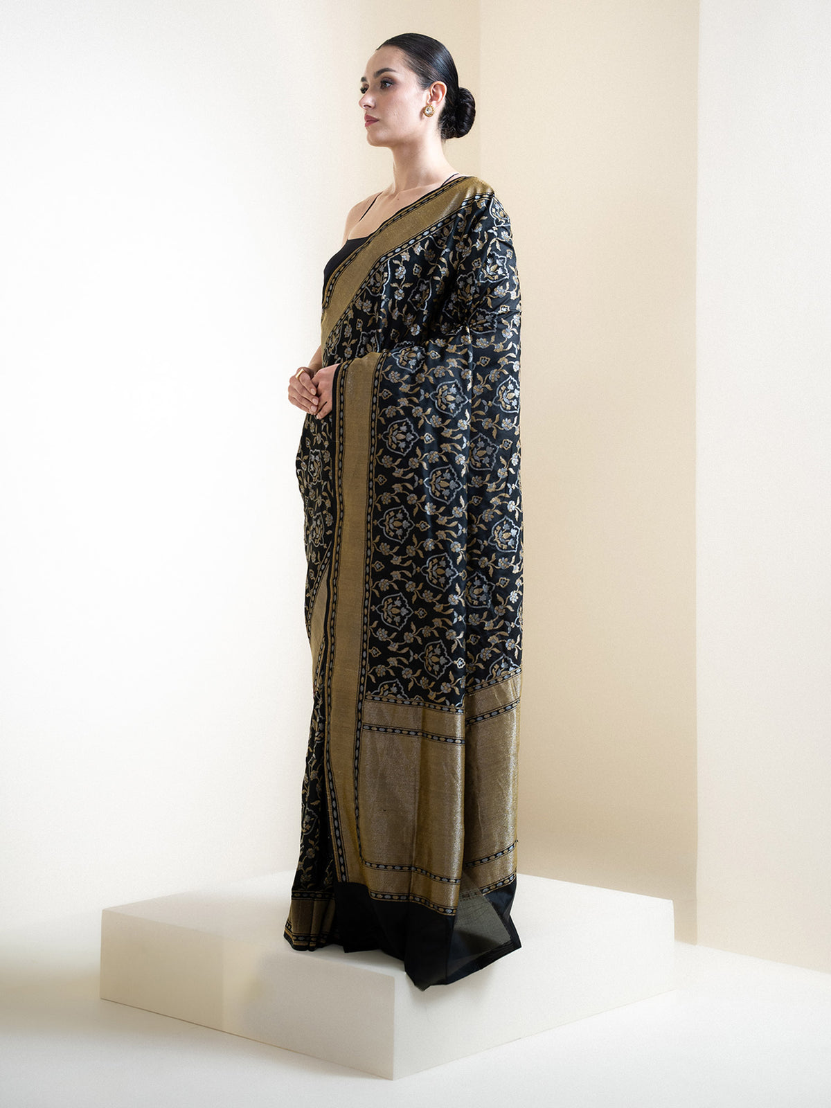 Black Sona Roopa Jaal Katan Silk Handloom Banarasi Saree - Sacred Weaves