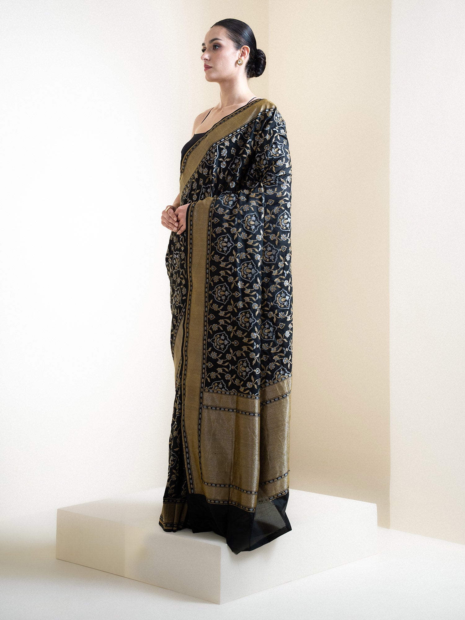 Black Jaal Katan Silk Handloom Banarasi Saree - Sacred Weaves