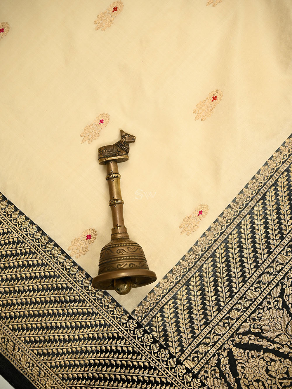 Beige Meenakari Booti Katan Silk Handloom Banarasi Saree - Sacred Weaves