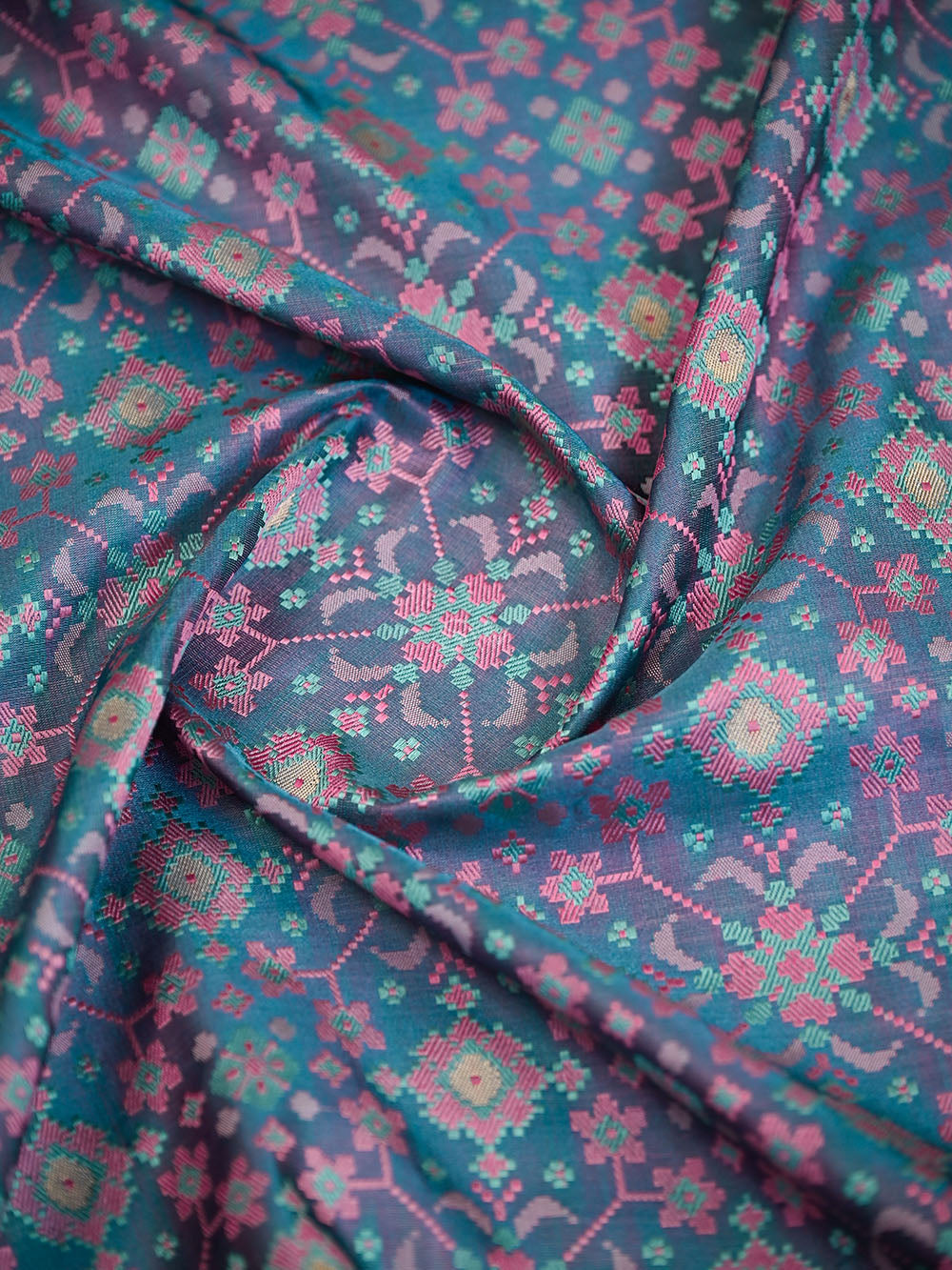 Blueish Grey Geometric Tanchoi Silk Handloom Banarasi Saree - Sacred Weaves