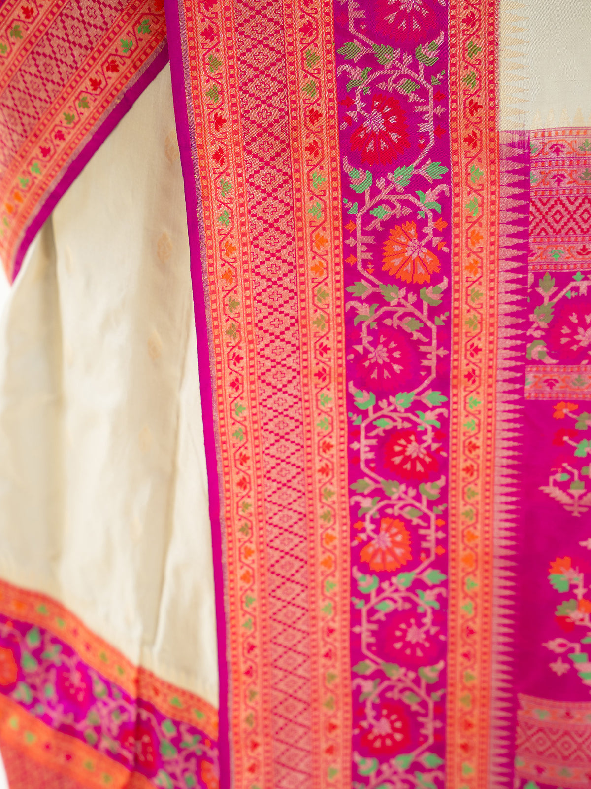 Cream Booti Katan Silk Handloom Banarasi Saree - Sacred Weaves
