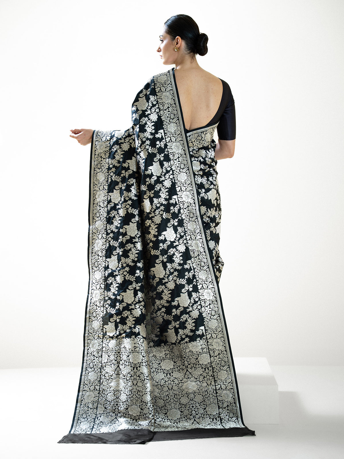 Black Jaal Katan Silk Handloom Banarasi Saree - Sacred Weaves