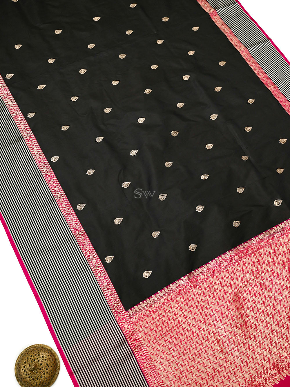 Black Booti Katan Silk Handloom Banarasi Saree - Sacred Weaves