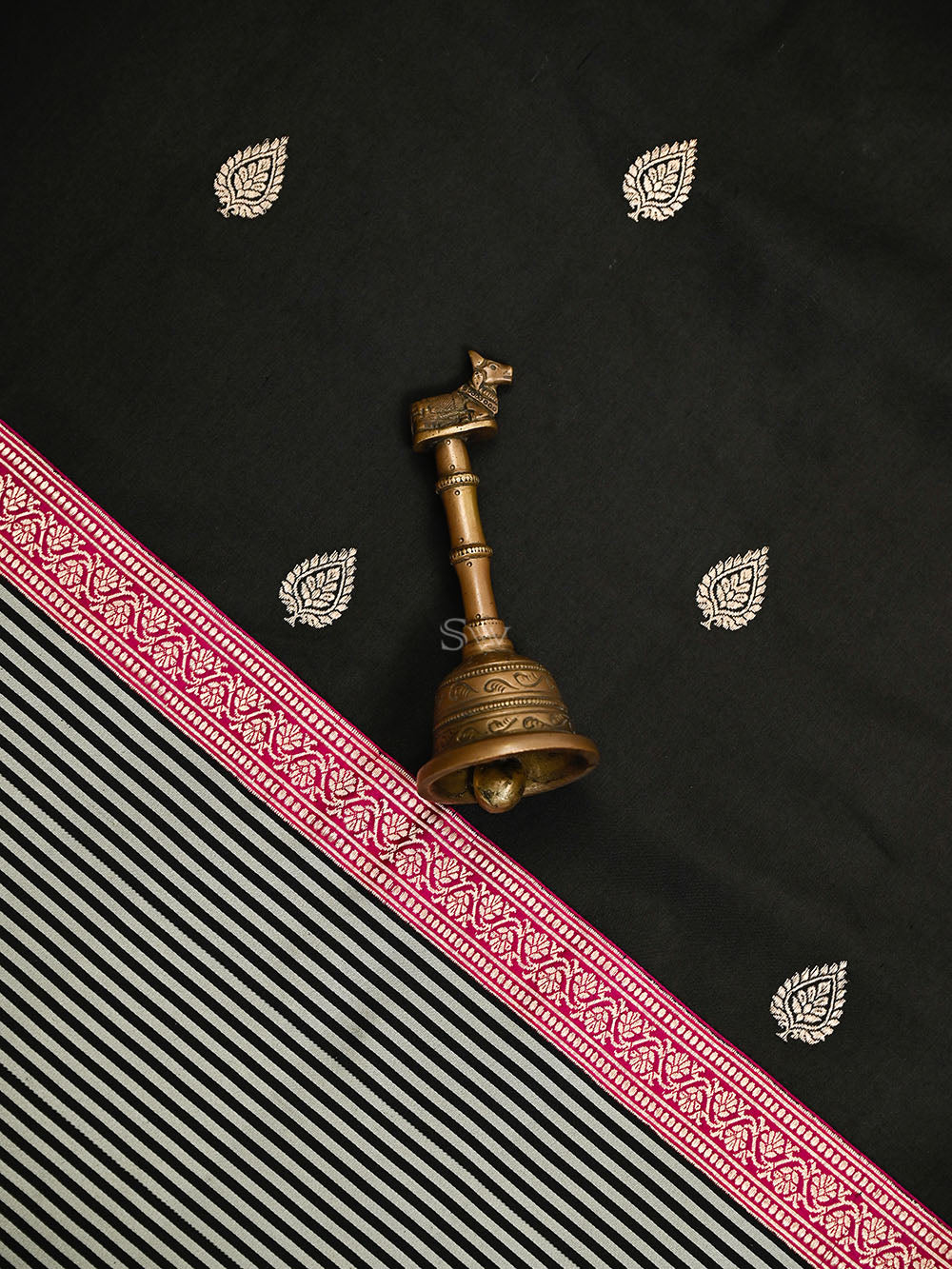 Black Booti Katan Silk Handloom Banarasi Saree - Sacred Weaves