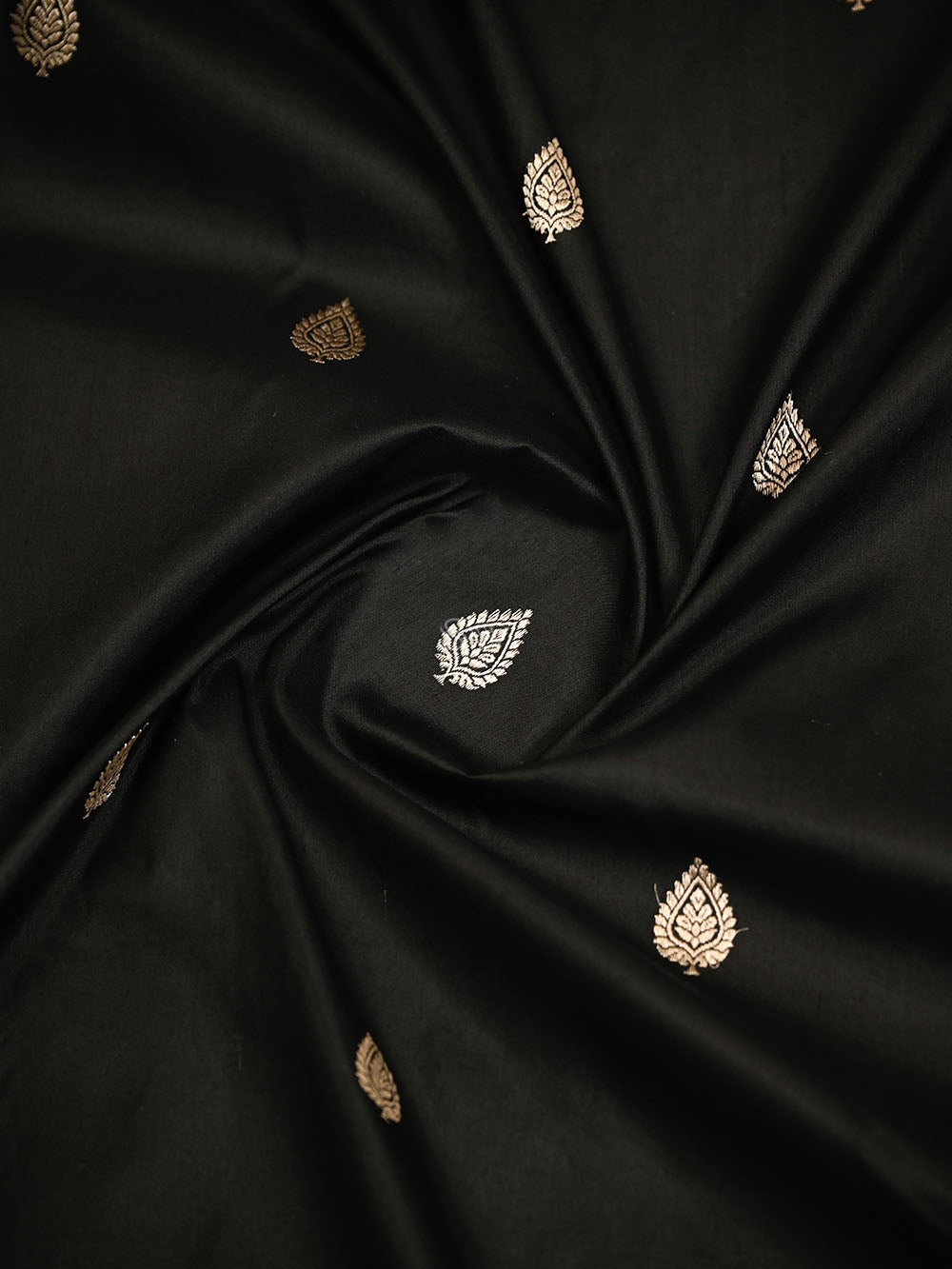 Black Booti Katan Silk Handloom Banarasi Saree - Sacred Weaves