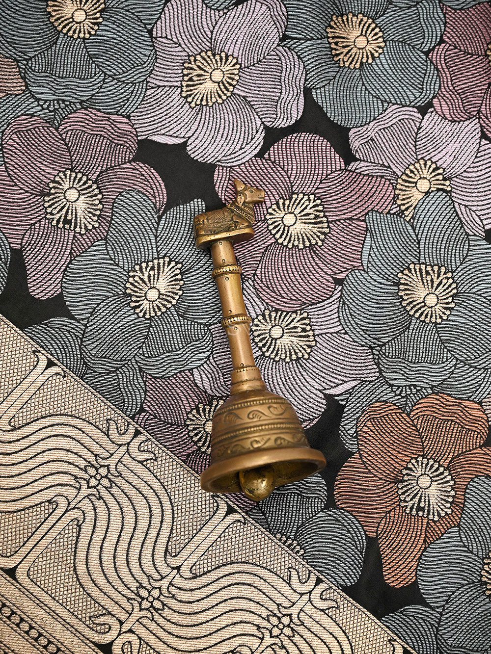 Black Jaal Katan Silk Handloom Banarasi Saree - Sacred Weaves