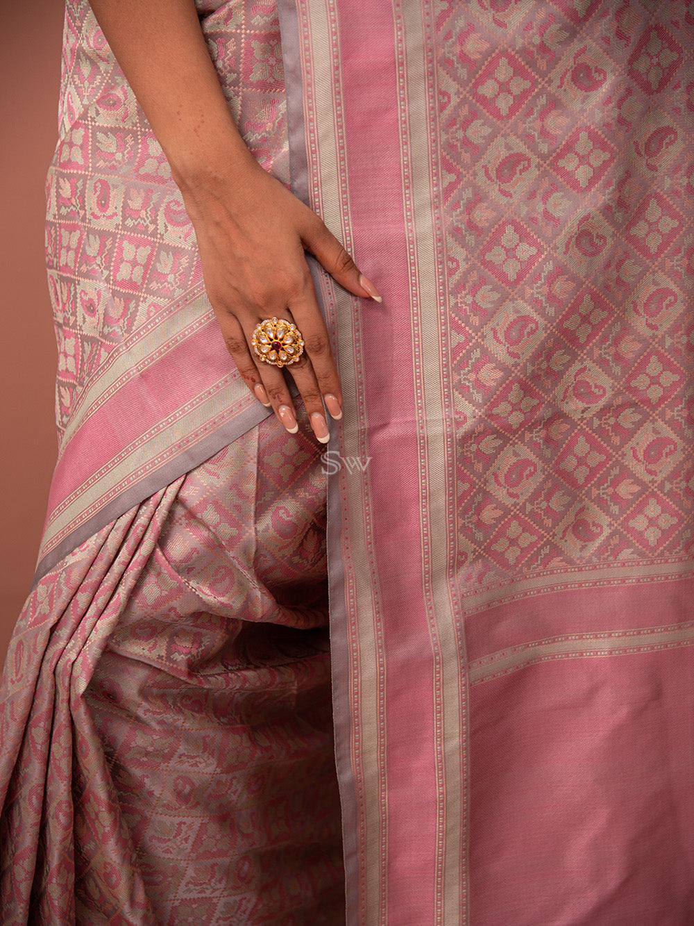 Grey Pink Tanchoi Silk Handloom Banarasi Saree - Sacred Weaves