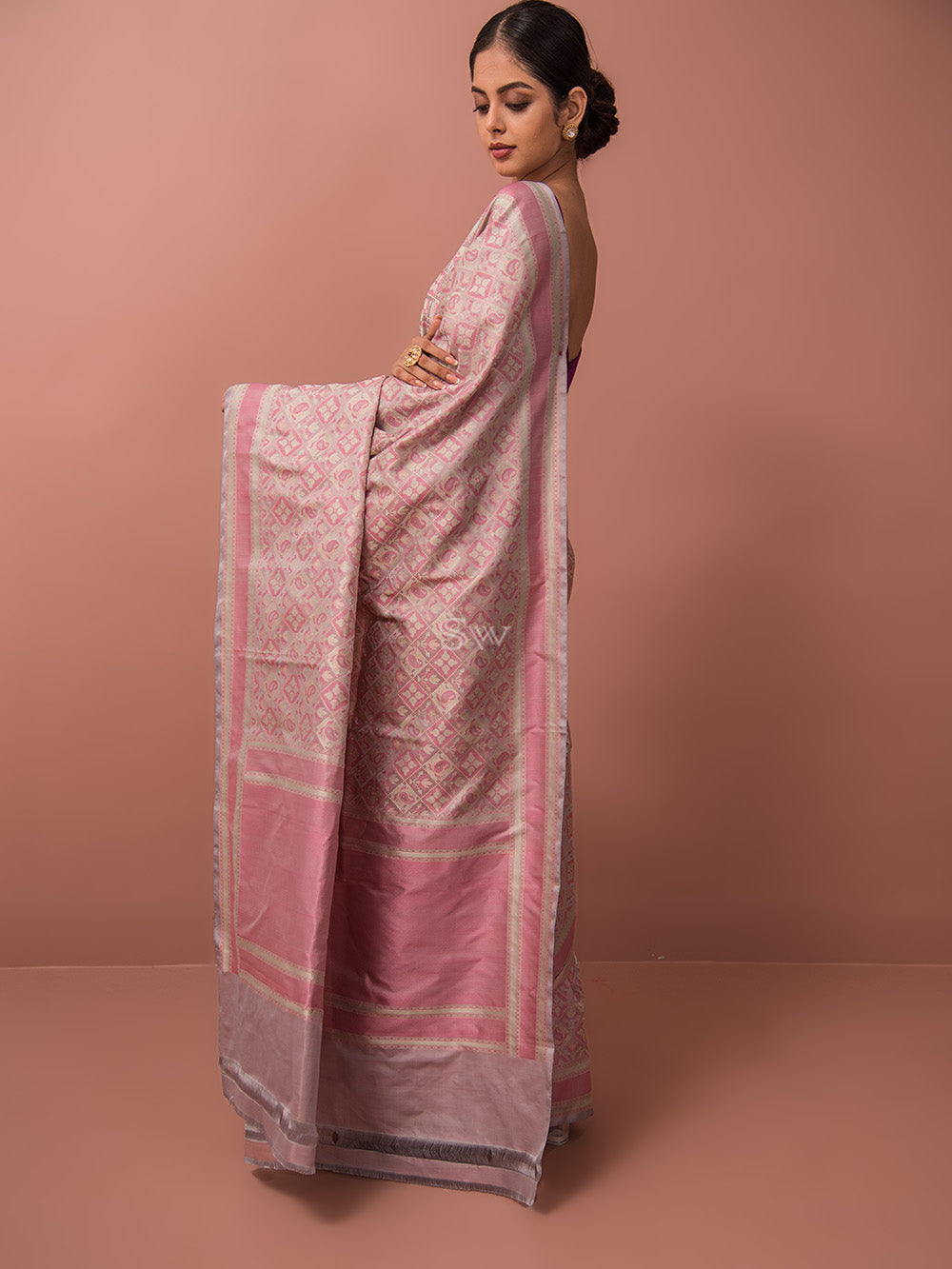 Grey Pink Tanchoi Silk Handloom Banarasi Saree - Sacred Weaves