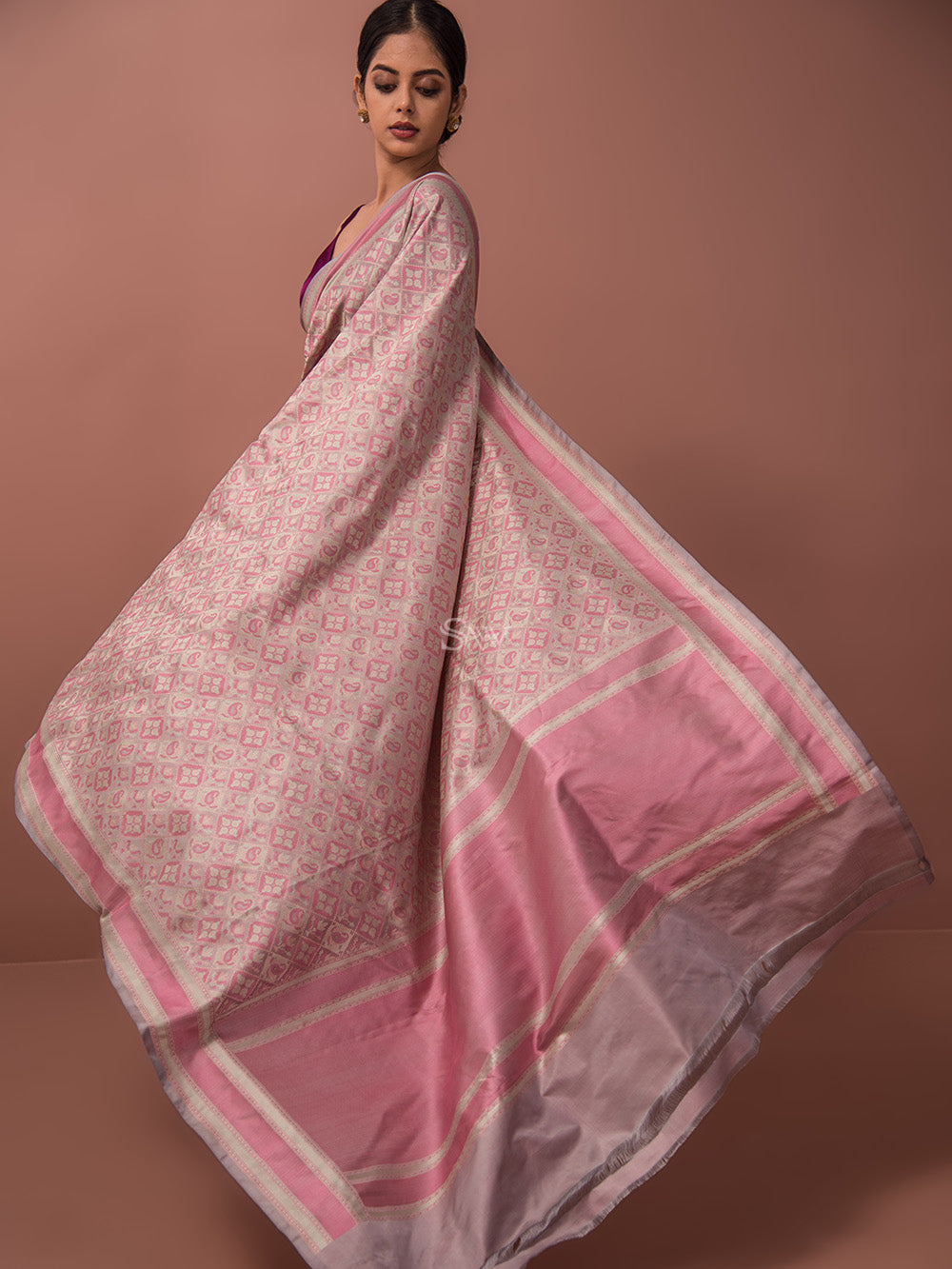 Grey Pink Tanchoi Silk Handloom Banarasi Saree - Sacred Weaves