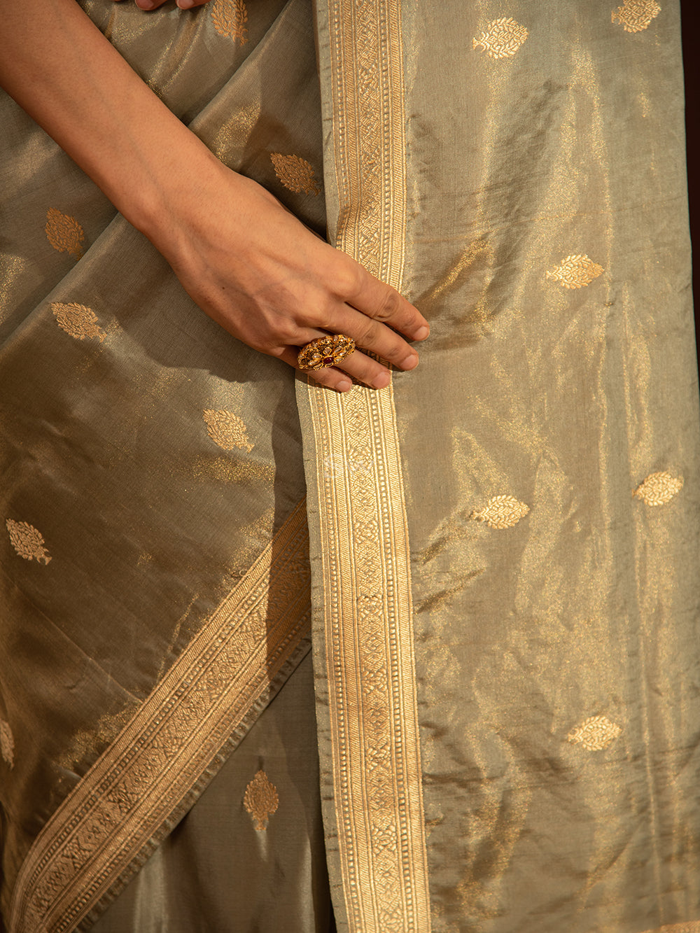 Grey Booti Katan Tissue Handloom Banarasi Saree - Sacred Weaves