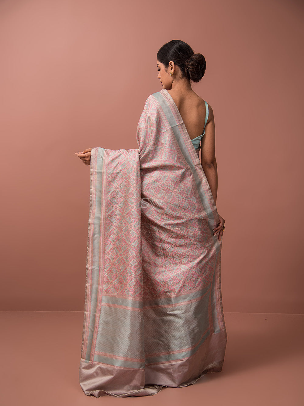 Beige Pink Tanchoi Silk Handloom Banarasi Saree - Sacred Weaves