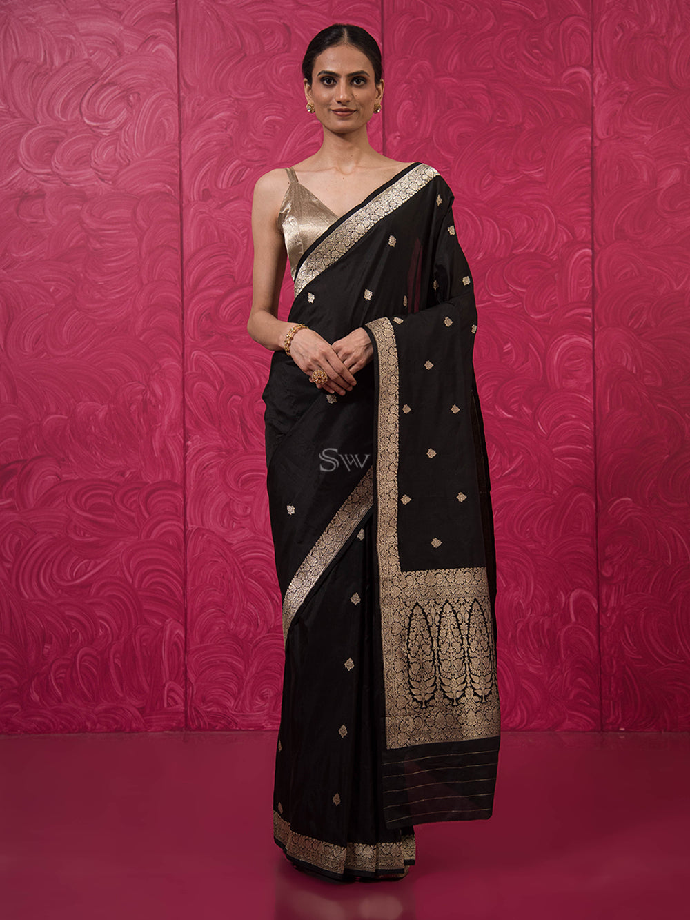 Black Booti Katan Silk Handloom Banarasi Saree - Sacred Weaves