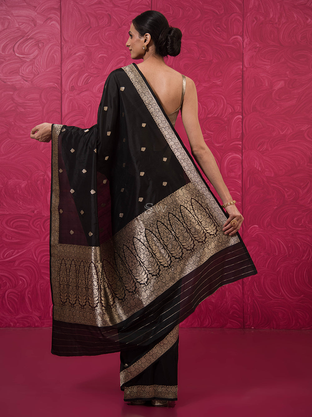 Black Booti Katan Silk Handloom Banarasi Saree - Sacred Weaves