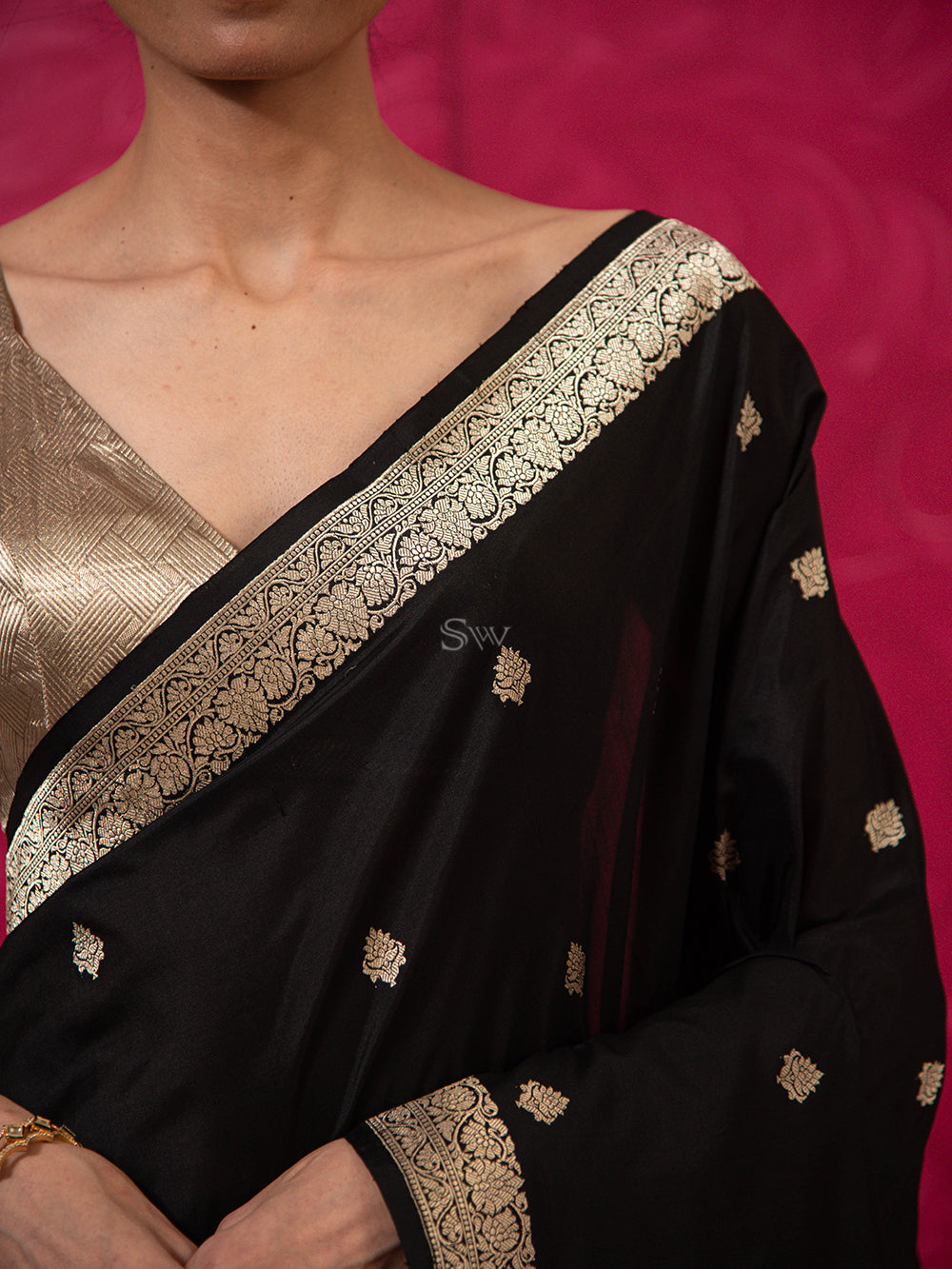 Black Booti Katan Silk Handloom Banarasi Saree - Sacred Weaves