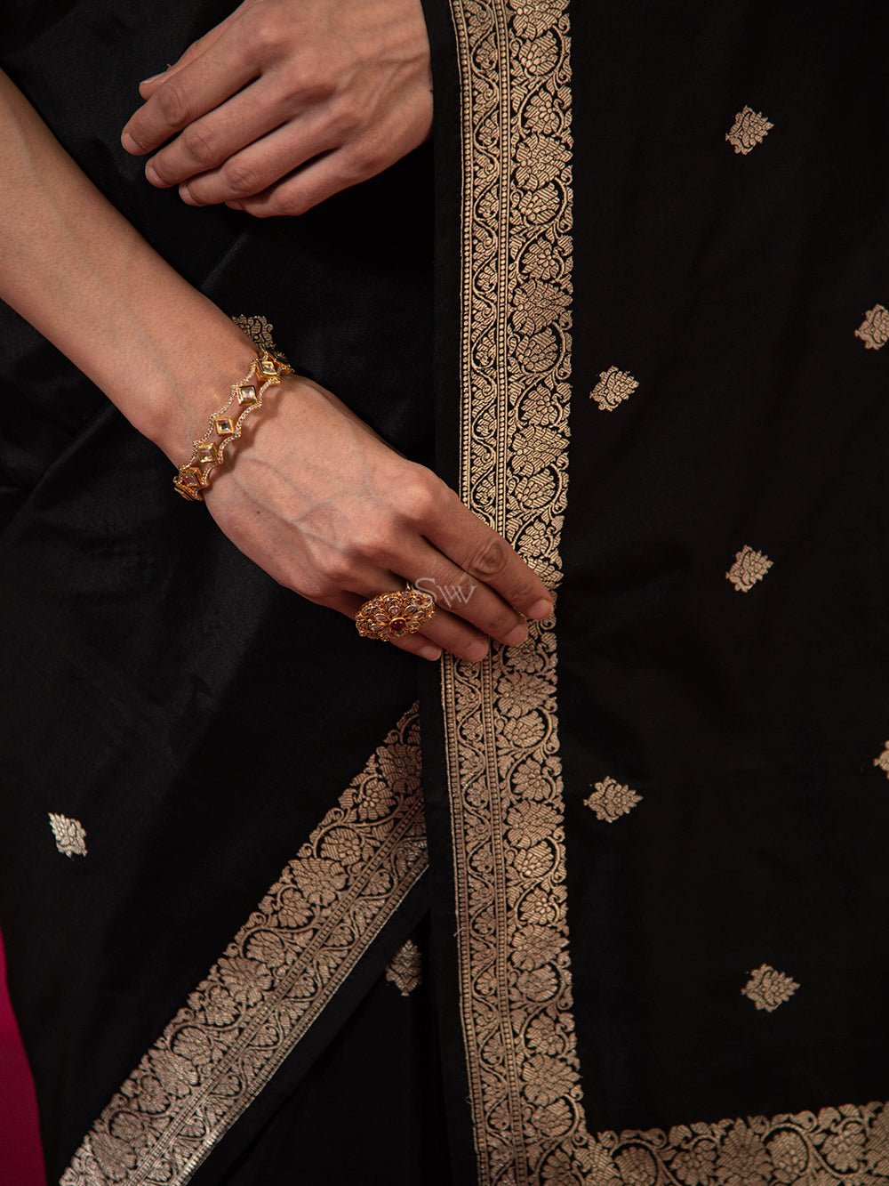 Black Booti Katan Silk Handloom Banarasi Saree - Sacred Weaves
