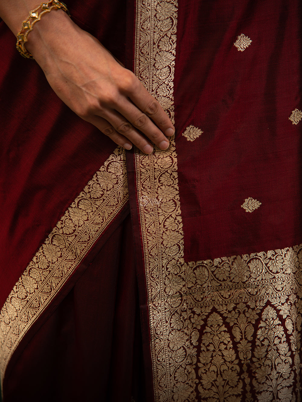 Brown Booti Katan Silk Handloom Banarasi Saree - Sacred Weaves