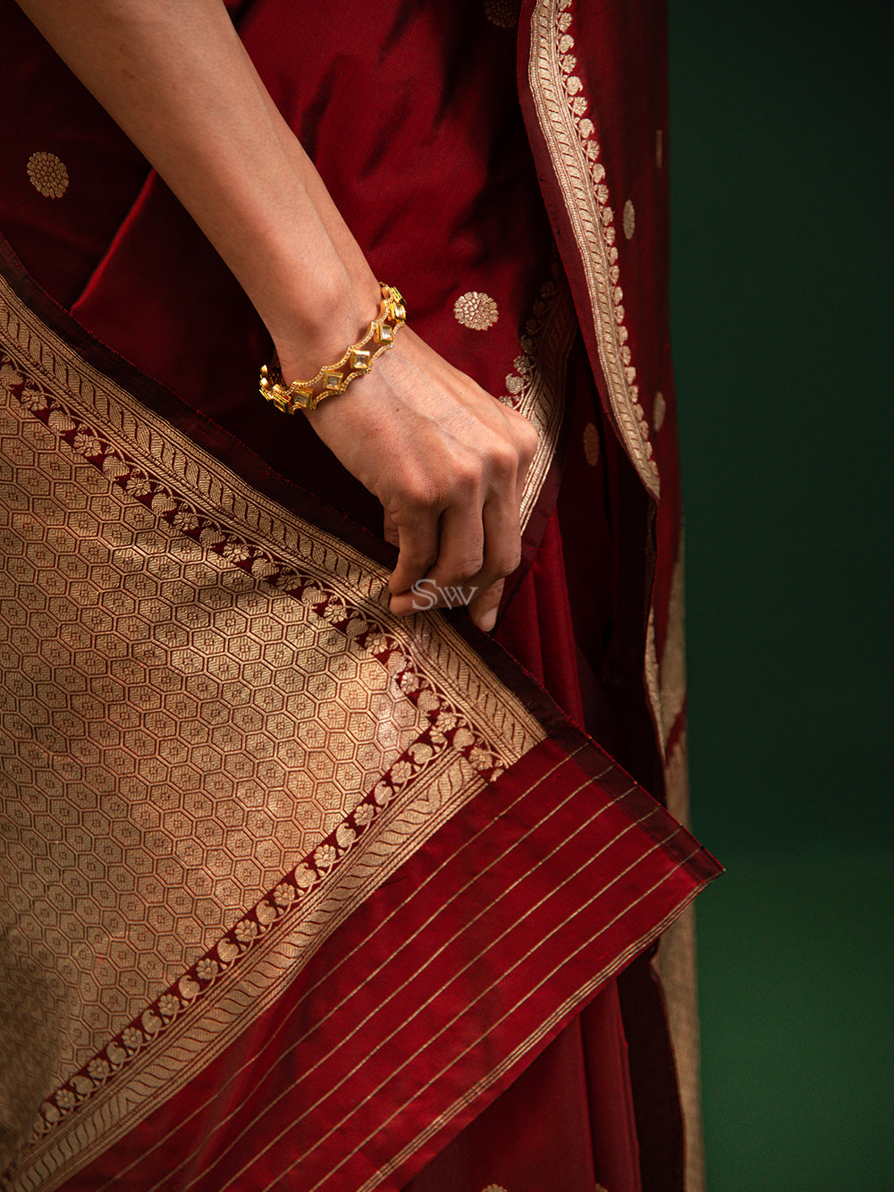 Brown Konia Katan Silk Handloom Banarasi Saree - Sacred Weaves