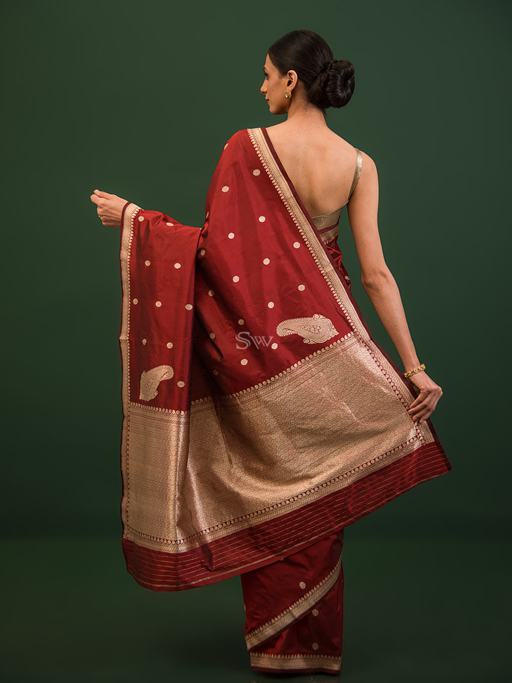 Brown Konia Katan Silk Handloom Banarasi Saree - Sacred Weaves