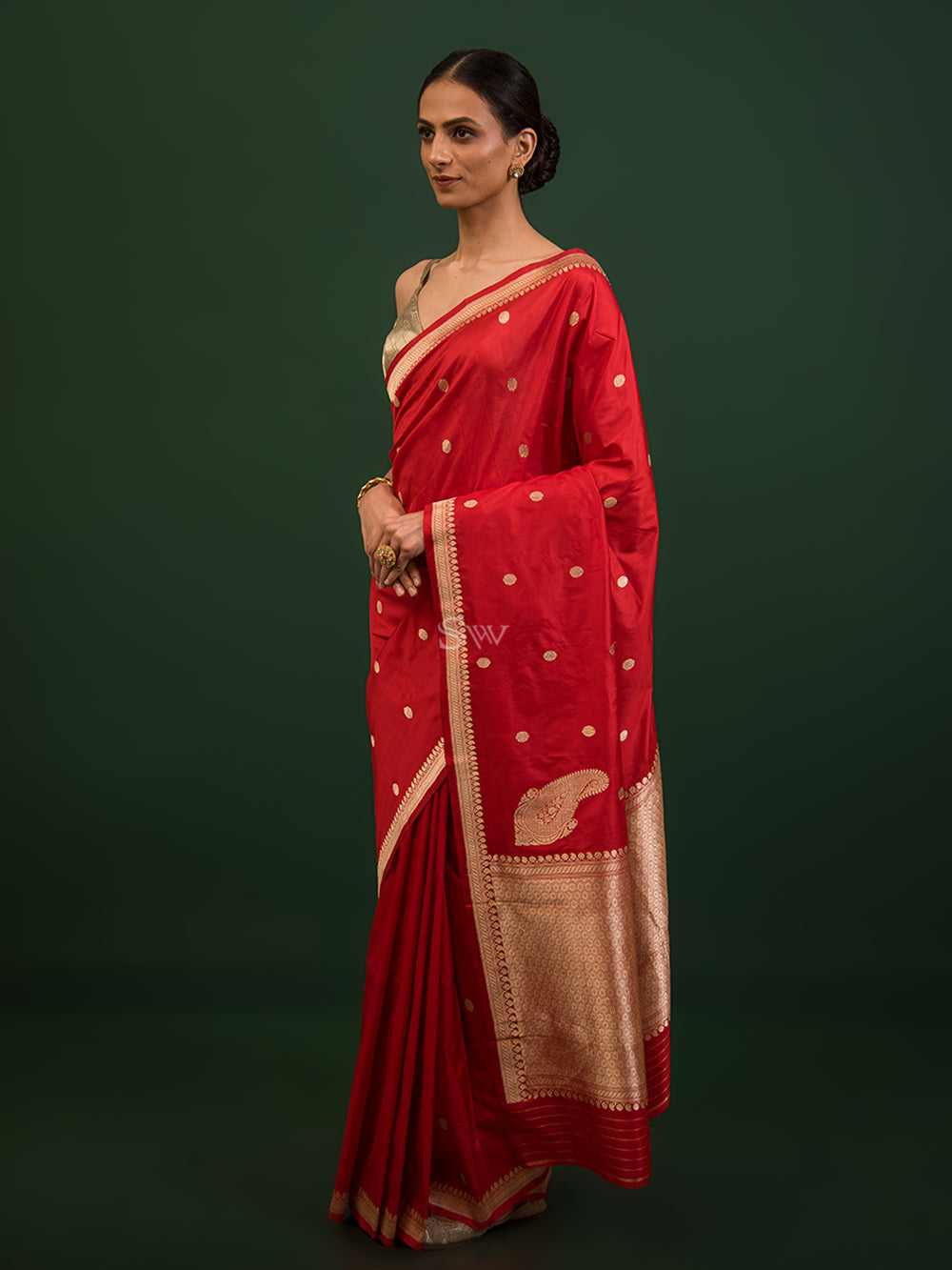 Red Konia Katan Silk Handloom Banarasi Saree - Sacred Weaves