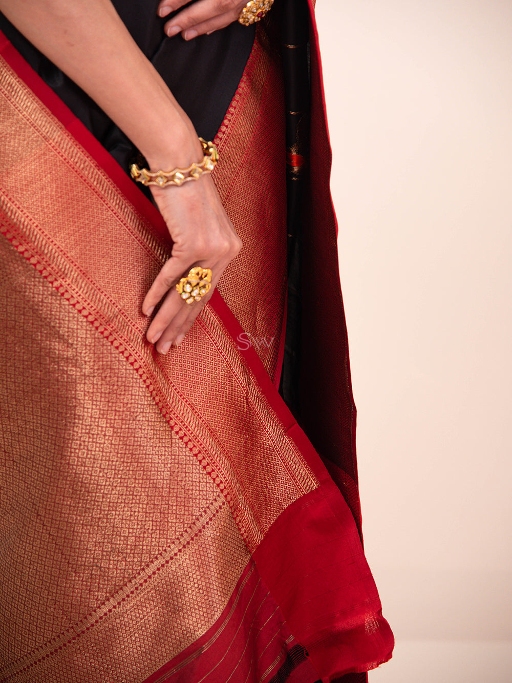 Black Shikargah Boota Katan Silk Handloom Banarasi Saree - Sacred Weaves