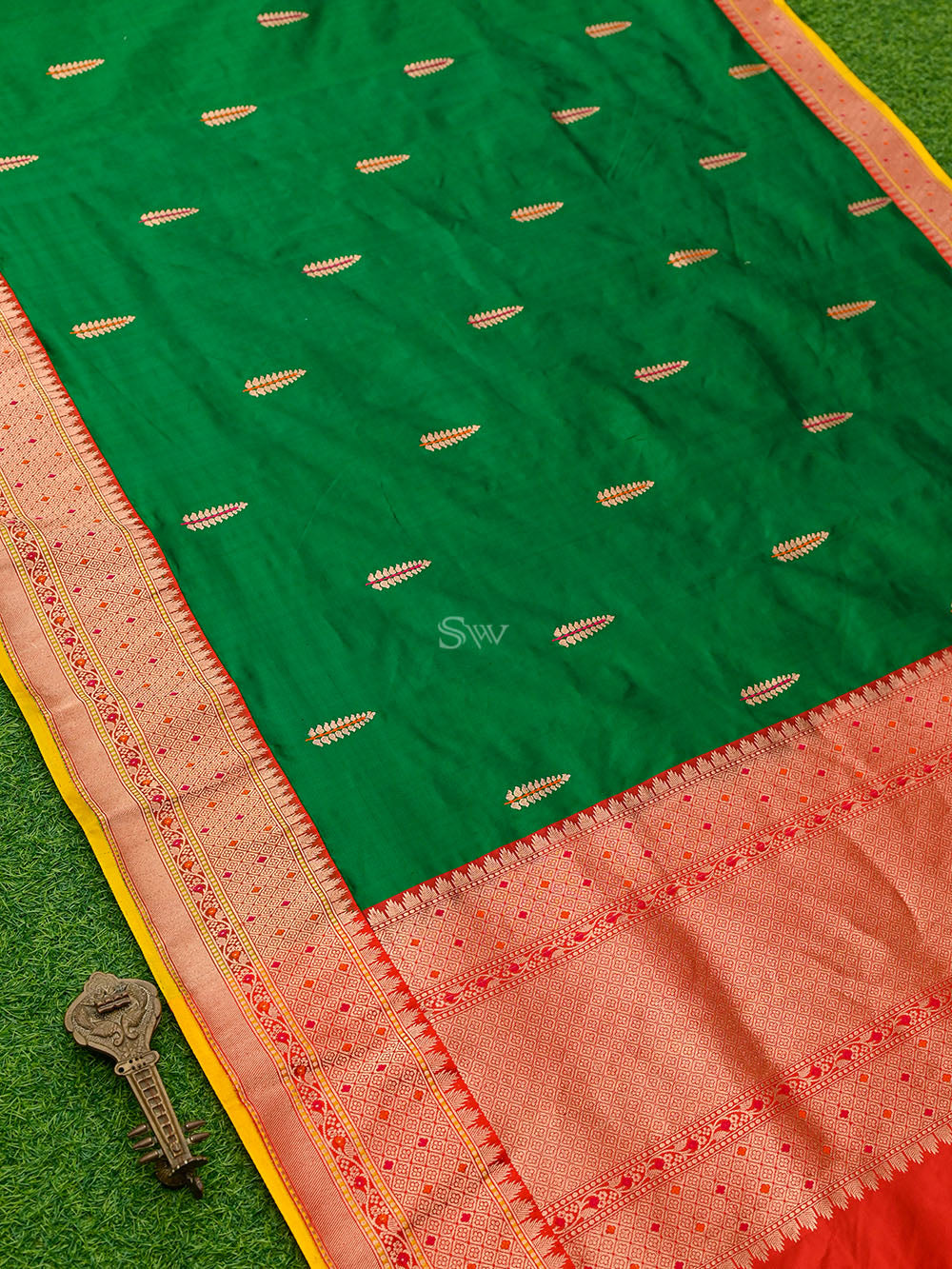 Bottle Green Meenakari Boota Katan Silk Handloom Banarasi Saree - Sacred Weaves