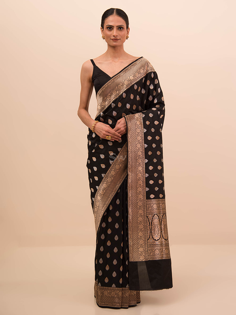 Black Booti Katan Silk Handloom Banarasi Saree - Sacred Weaves