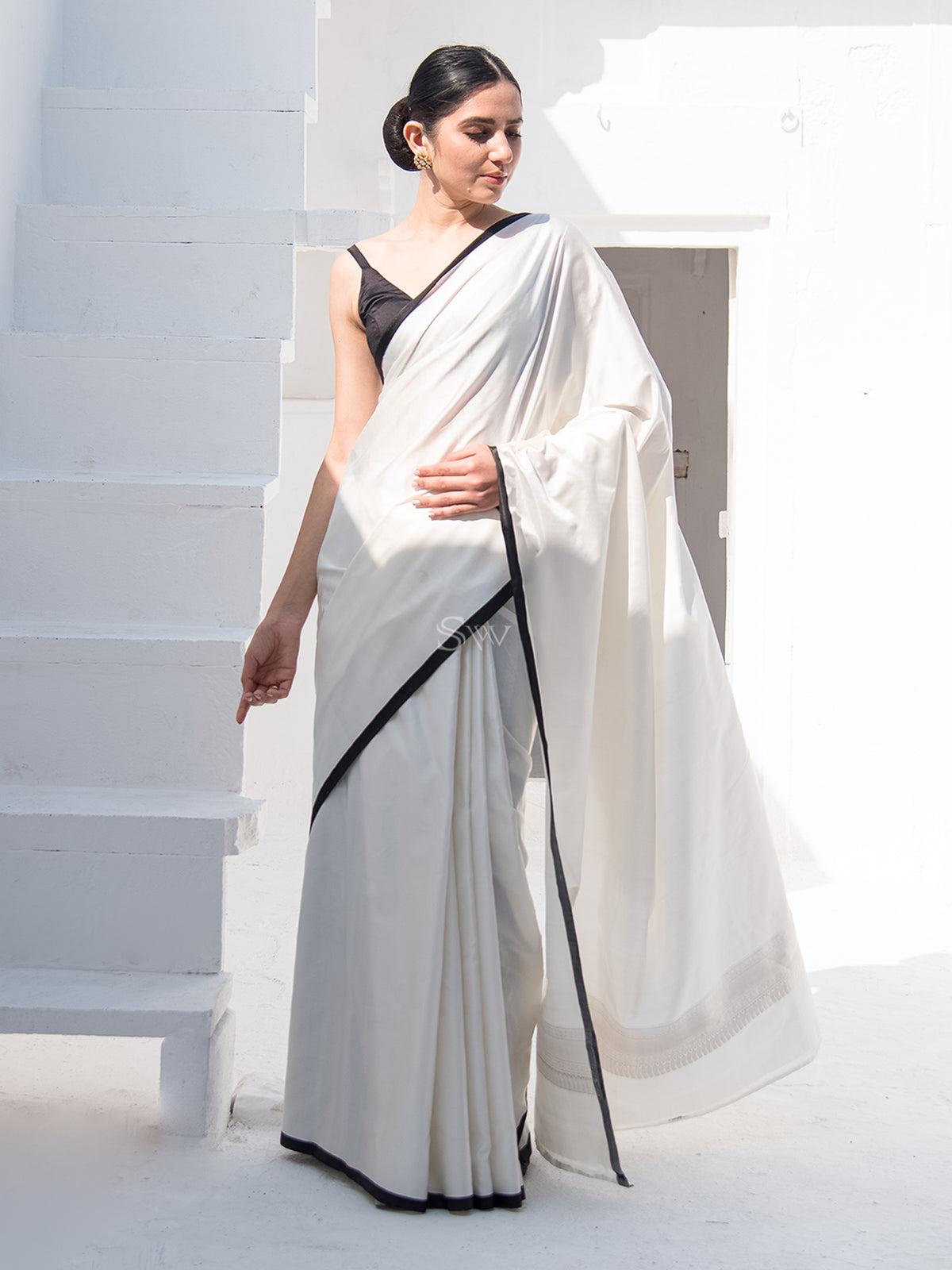 White Konia Satin Silk Handloom Banarasi Saree - Sacred Weaves