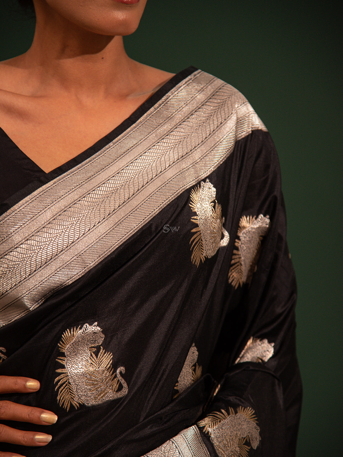 Black Shikargah Boota Katan Silk Handloom Banarasi Saree - Sacred Weaves