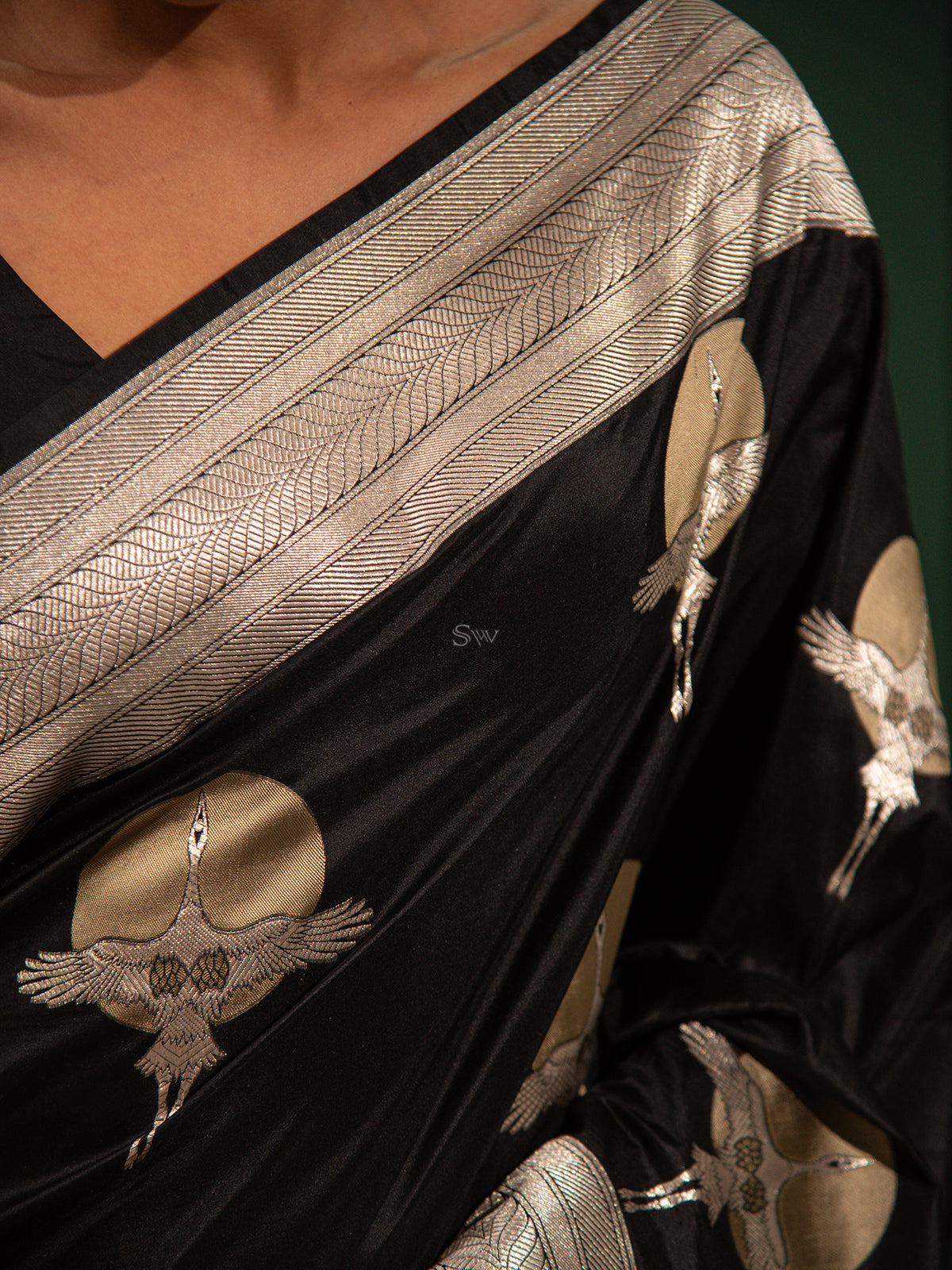 Black Shikargah Boota Katan Silk Handloom Banarasi Saree - Sacred Waeves