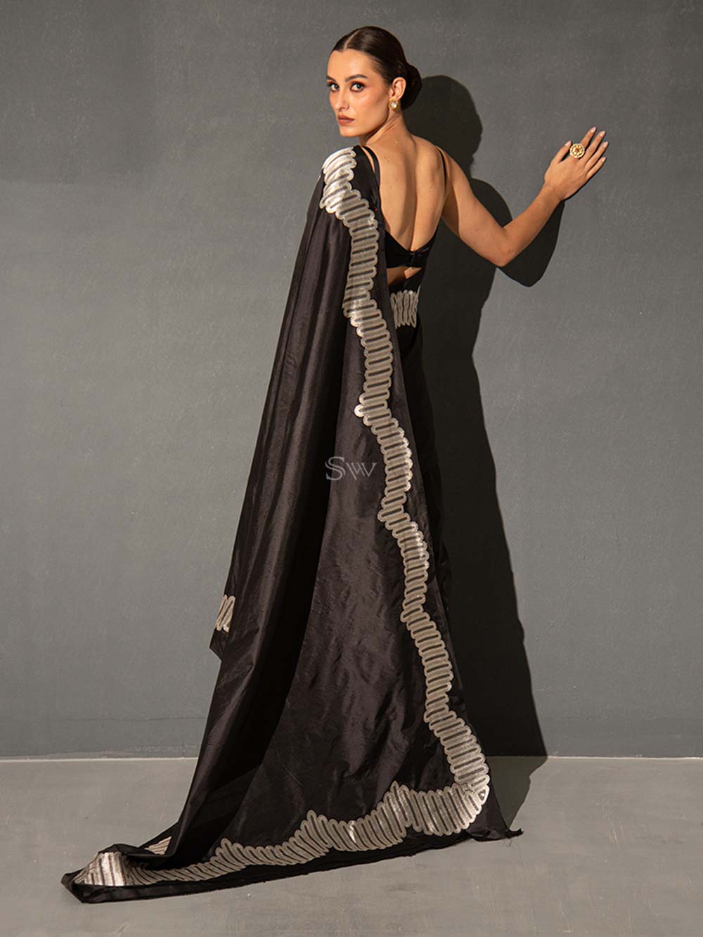 Black Plain Katan Silk Handloom Banarasi Saree - Sacred Weaves