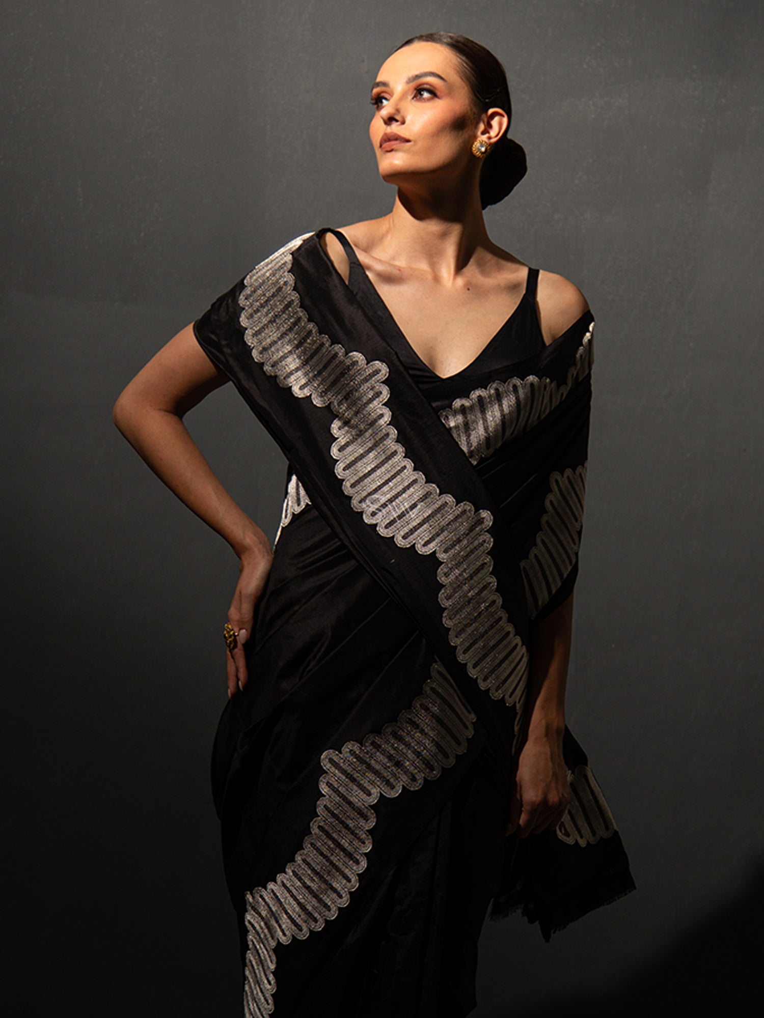 Black Plain Katan Silk Handloom Banarasi Saree - Sacred Weaves