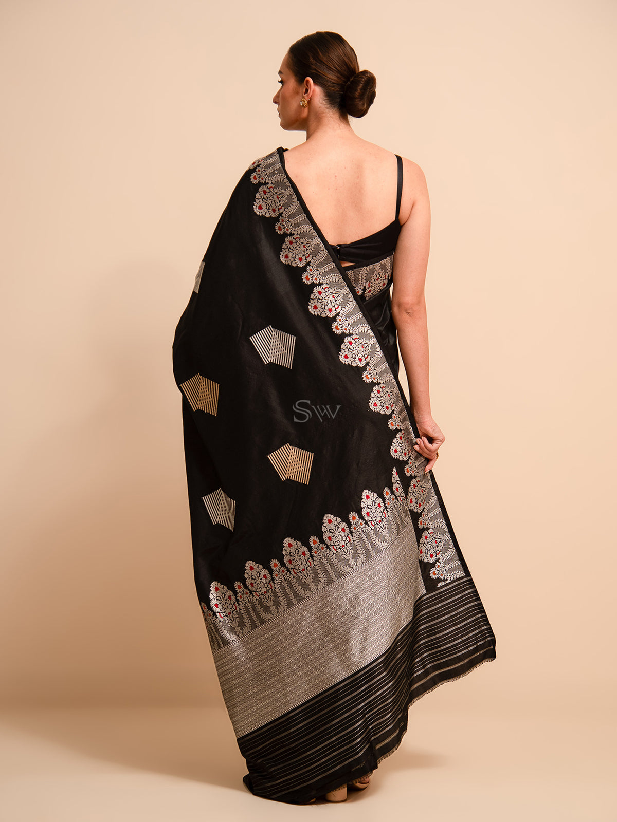 Black Boota Katan Silk Handloom Banarasi Saree - Sacred Weaves