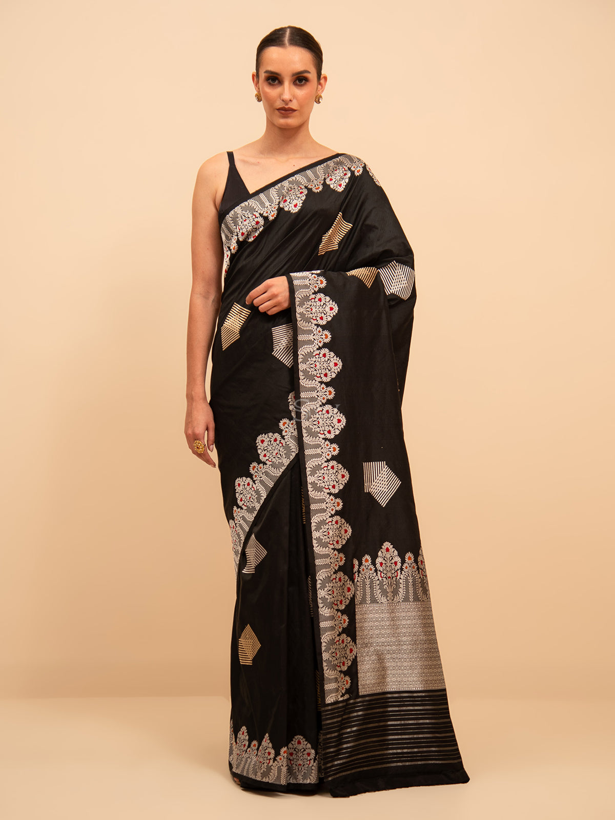 Black Boota Katan Silk Handloom Banarasi Saree - Sacred Weaves