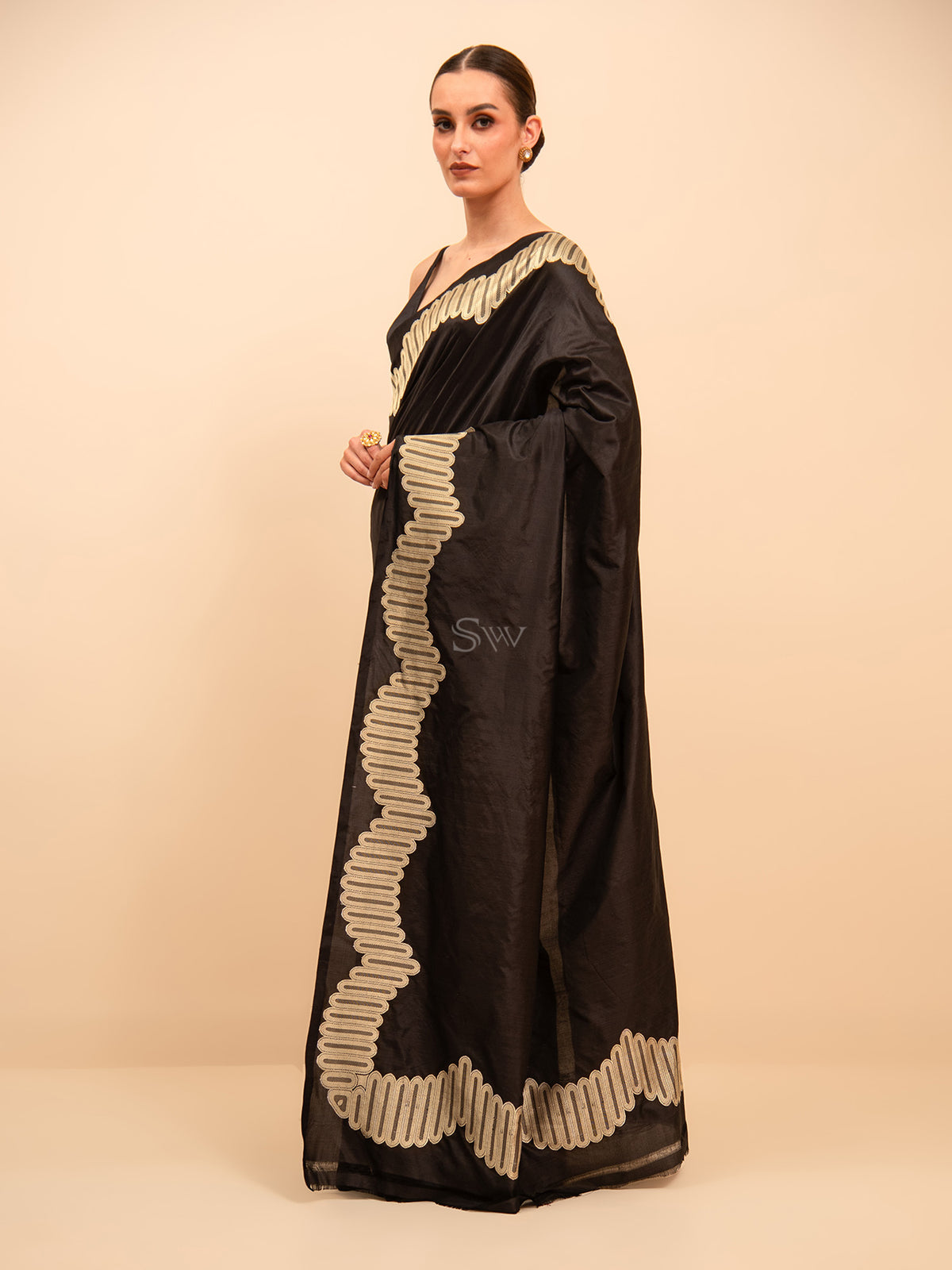 Black Plain Katan Silk Handloom Banarasi Saree - Sacred Weaves