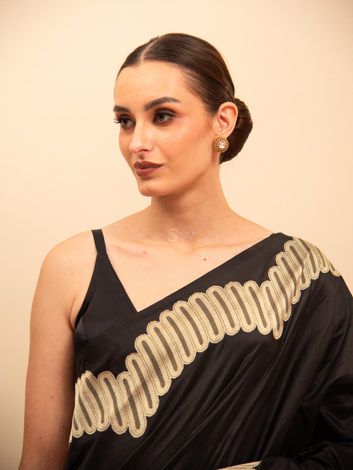 Black Plain Katan Silk Handloom Banarasi Saree - Sacred Weaves