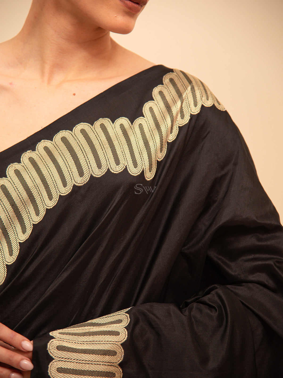 Black Plain Katan Silk Handloom Banarasi Saree - Sacred Weaves