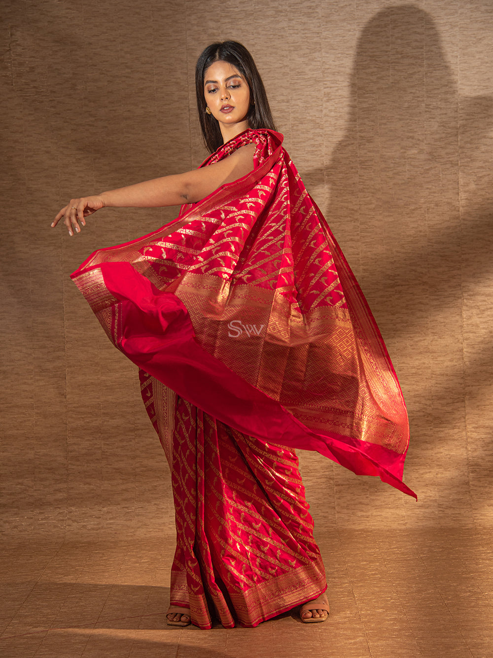 Red Shikargah Katan Silk Handloom Banarasi Saree - Sacred Weaves