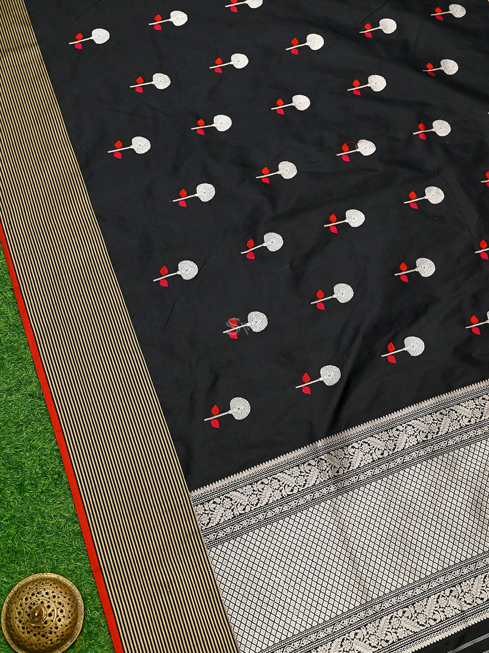 Black Meenakari Katan Silk Handloom Banarasi Saree - Sacred Weaves