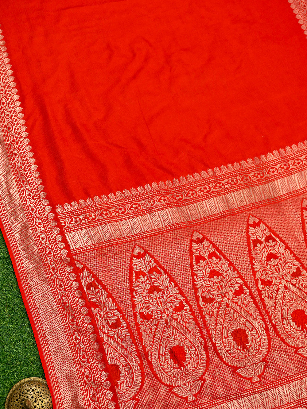 Red Plain Tanchoi Silk Handloom Banarasi Saree