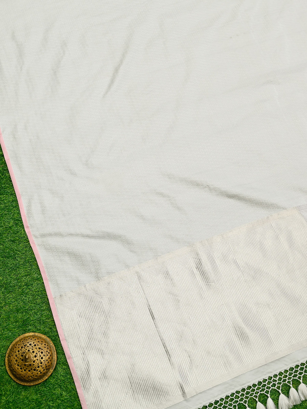 White Satin Tanchoi Handloom Banarasi Saree - Sacred Weaves